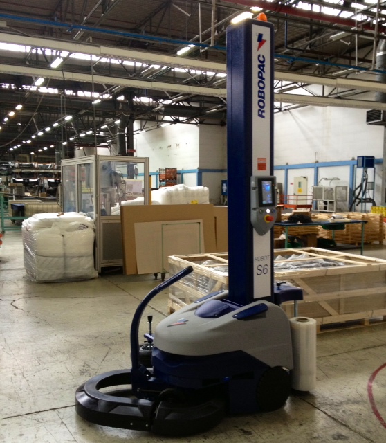 Robot Erg.JPG Robot fasciapallet S6 - Idustria materie plastiche - Napoli